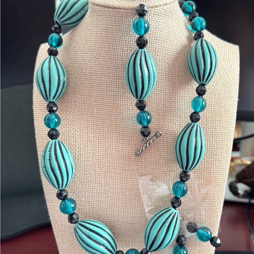 Chic Turquoise and Black Beaded Necklace, Bracelet & Earrings Trio